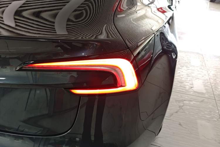 Used Tesla Model 3 2023 Rear-Wheel-Drive Version Right Rear Taillight