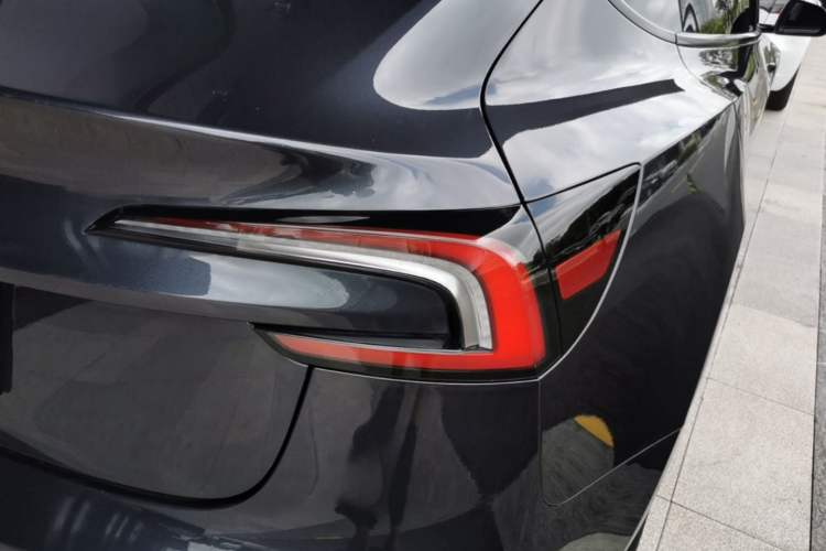 Used Tesla Model 3 2023 Rear-Wheel-Drive Version Right Rear Taillight