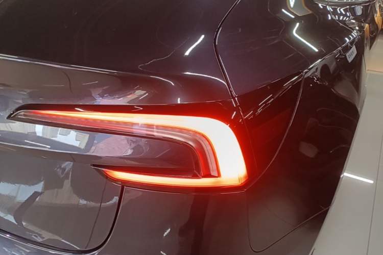 Used Tesla Model 3 2023 Long-Range All-Wheel-Drive Version Right Rear Taillight