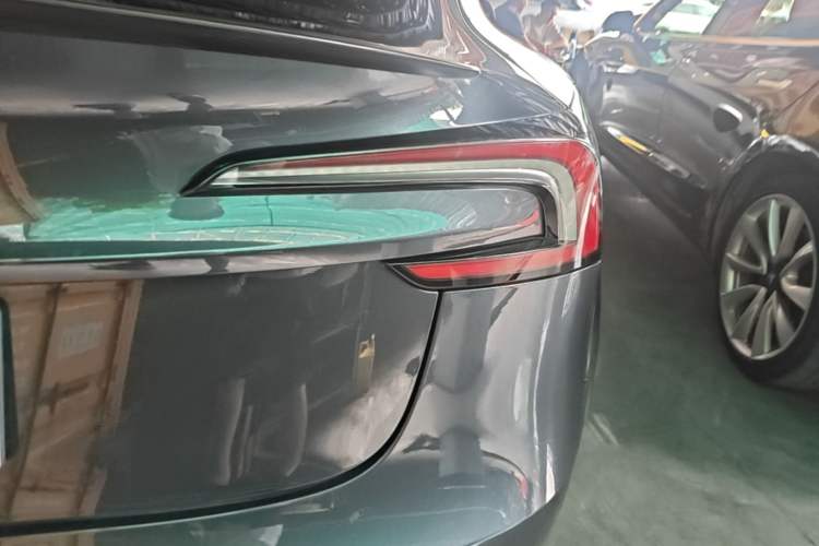 Used Tesla Model 3 2023 Long-Range All-Wheel-Drive Version Right Rear Taillight