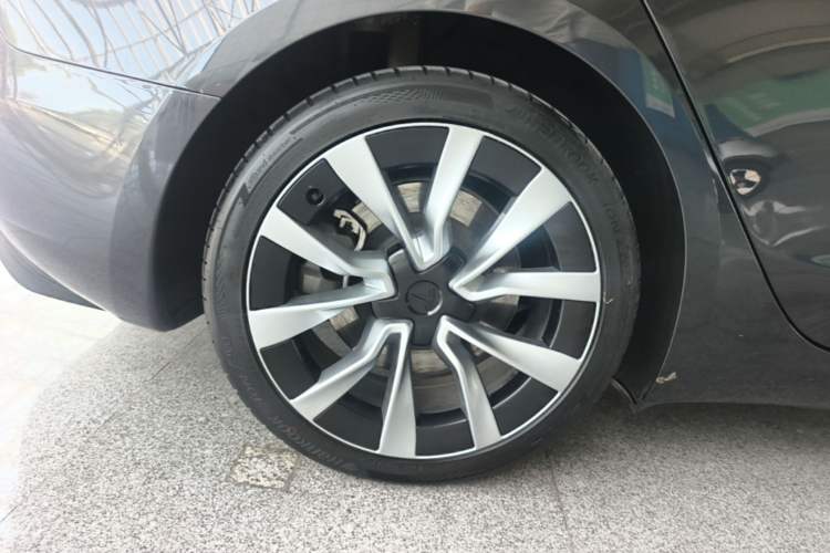 Used Tesla Model 3 2023 Rear-Wheel-Drive Version Right Rear Wheel Hub