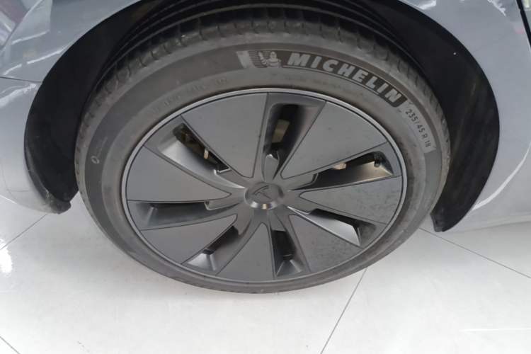 Used Tesla Model 3 2023 Long-Range All-Wheel-Drive Version Right Rear Wheel Hub