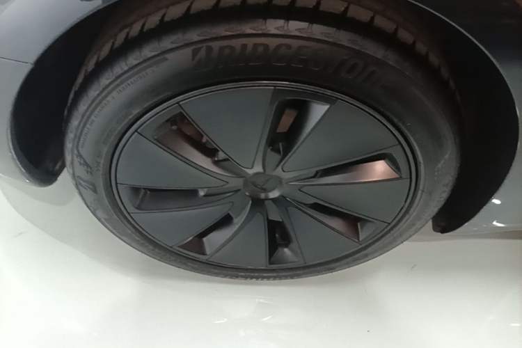 Used Tesla Model 3 2023 Long-Range All-Wheel-Drive Version Right Rear Wheel Hub