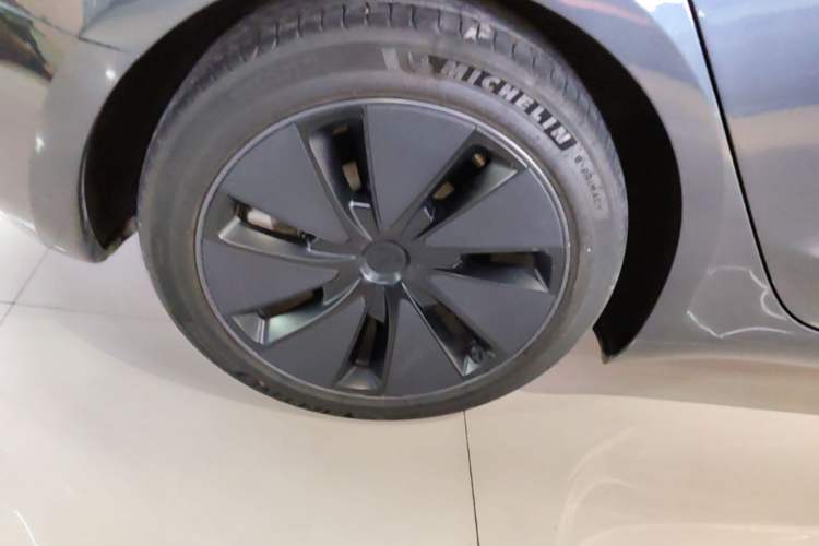 Used Tesla Model 3 2023 Rear-Wheel-Drive Version Right Rear Wheel Hub