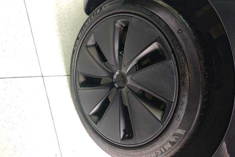 Used Tesla Model 3 2023 Long-Range All-Wheel-Drive Version Right Rear Wheel Hub