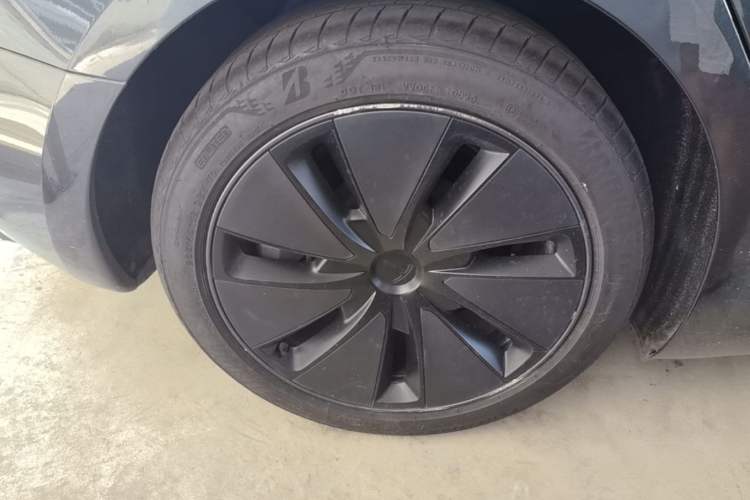 Used Tesla Model 3 2023 Long-Range All-Wheel-Drive Version Right Rear Wheel Hub