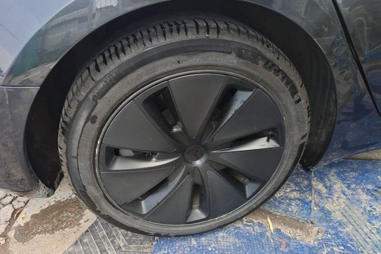 Used Tesla Model 3 2023 Rear-Wheel-Drive Version Right Rear Wheel Hub