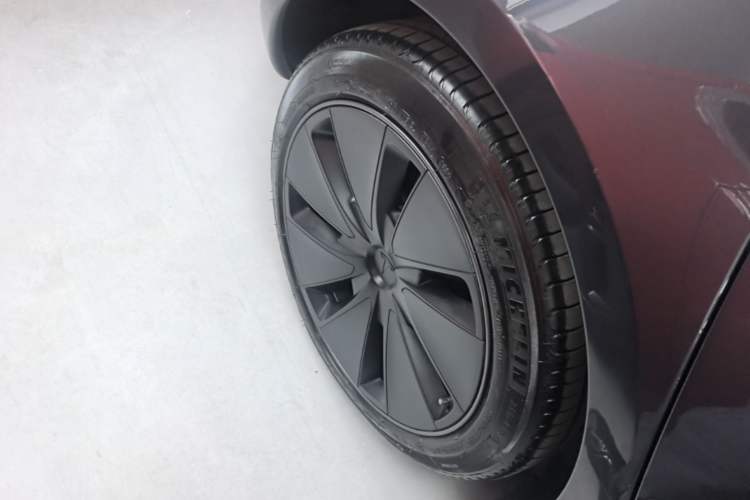 Used Tesla Model 3 2023 Rear-Wheel-Drive Version Right Rear Wheel Hub