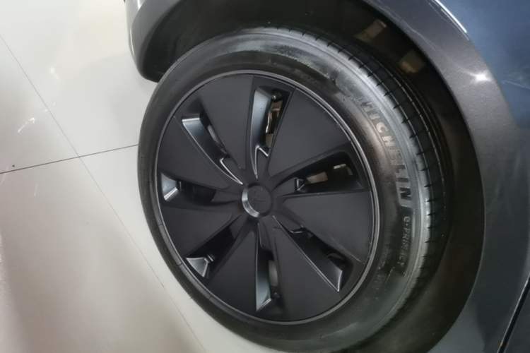 Used Tesla Model 3 2023 Rear-Wheel-Drive Version Right Rear Wheel Hub