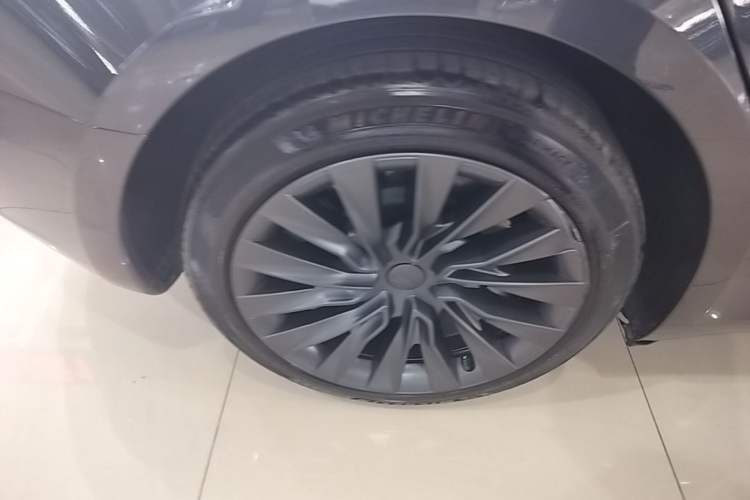 Used Tesla Model 3 2023 Rear-Wheel-Drive Version Right Rear Wheel Hub