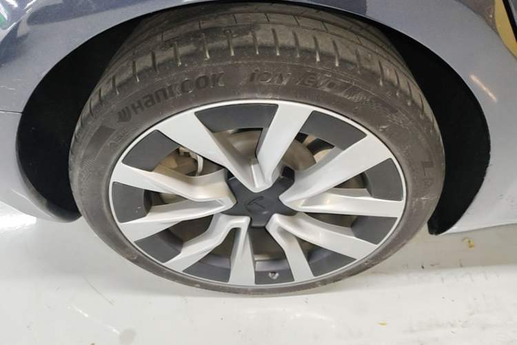 Used Tesla Model 3 2023 Rear-Wheel-Drive Version Right Rear Wheel Hub