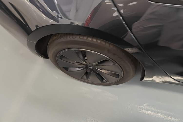 Used Tesla Model 3 2023 Rear-Wheel-Drive Version Right Rear Wheel Hub
