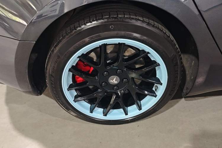 Used Tesla Model 3 2023 Long-Range All-Wheel-Drive Version Right Rear Wheel Hub