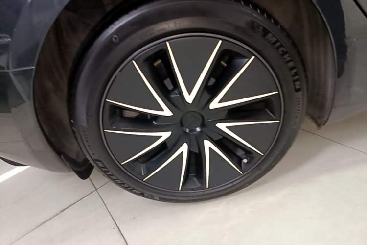 Used Tesla Model 3 2023 Rear-Wheel-Drive Version Right Rear Wheel Hub