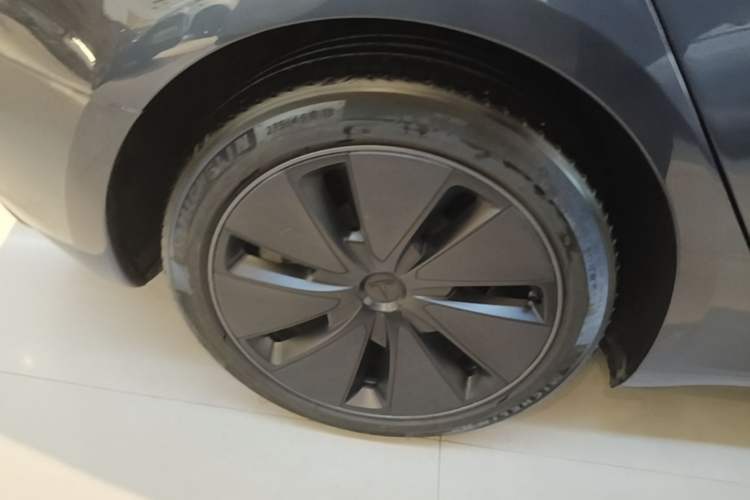 Used Tesla Model 3 2023 Rear-Wheel-Drive Version Right Rear Wheel Hub