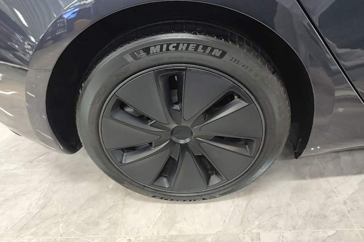 Used Tesla Model 3 2023 Rear-Wheel-Drive Version Right Rear Wheel Hub