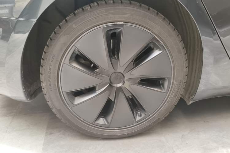 Used Tesla Model 3 2023 Long-Range All-Wheel-Drive Version Right Rear Wheel Hub