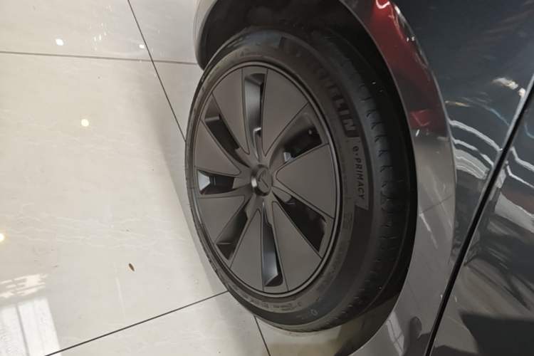 Used Tesla Model 3 2023 Rear-Wheel-Drive Version Right Rear Wheel Hub