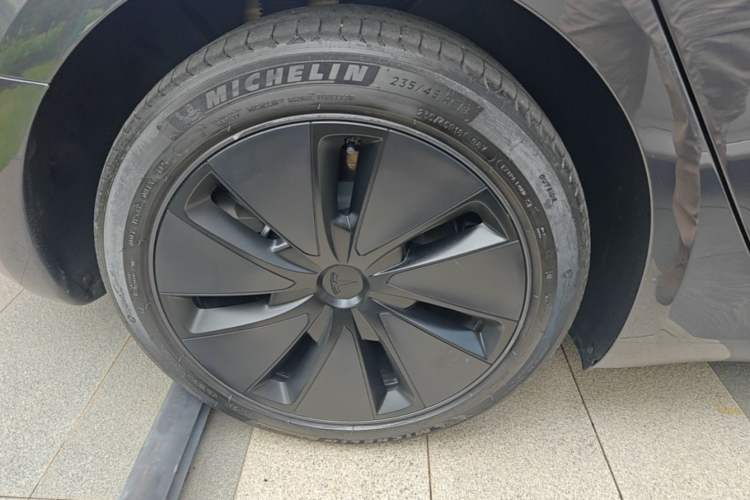 Used Tesla Model 3 2023 Long-Range All-Wheel-Drive Version Right Rear Wheel Hub