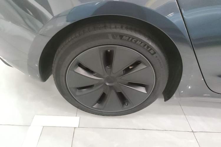 Used Tesla Model 3 2023 Rear-Wheel-Drive Version Right Rear Wheel Hub