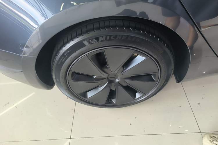 Used Tesla Model 3 2023 Long-Range All-Wheel-Drive Version Right Rear Wheel Hub