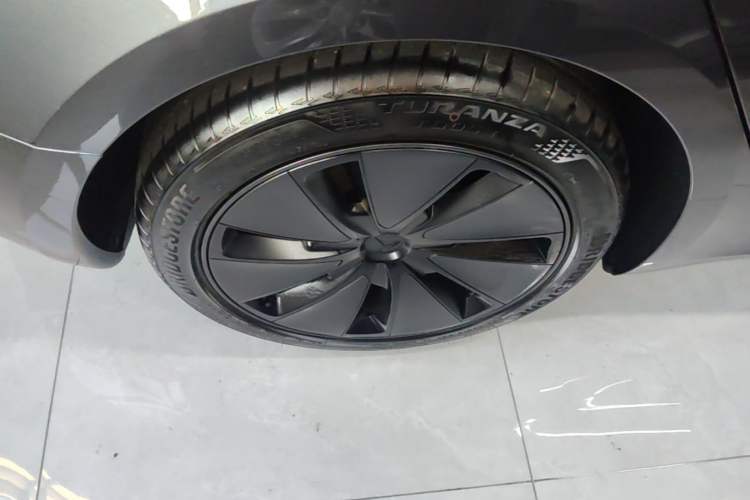 Used Tesla Model 3 2023 Long-Range All-Wheel-Drive Version Right Rear Wheel Hub