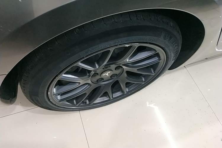 Used Tesla Model 3 2023 Rear-Wheel-Drive Version Right Rear Wheel Hub