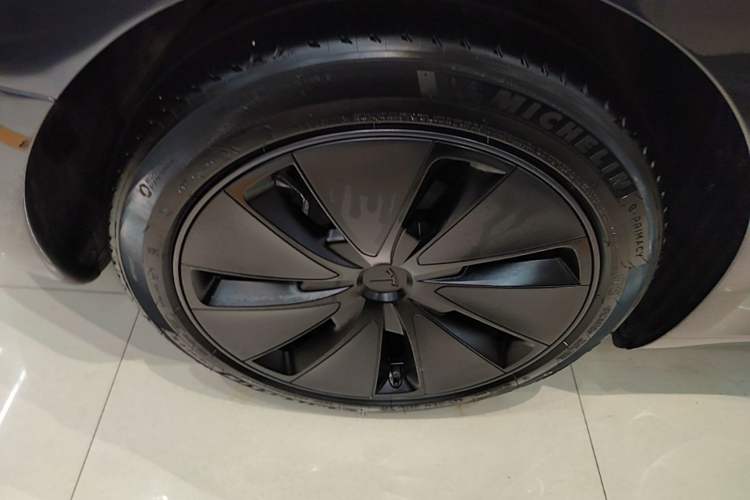 Used Tesla Model 3 2023 Rear-Wheel-Drive Version Right Rear Wheel Hub