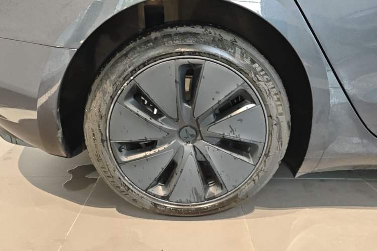 Used Tesla Model 3 2023 Rear-Wheel-Drive Version Right Rear Wheel Hub