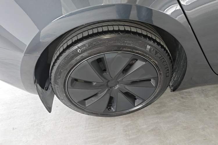 Used Tesla Model 3 2023 Long-Range All-Wheel-Drive Version Right Rear Wheel Hub