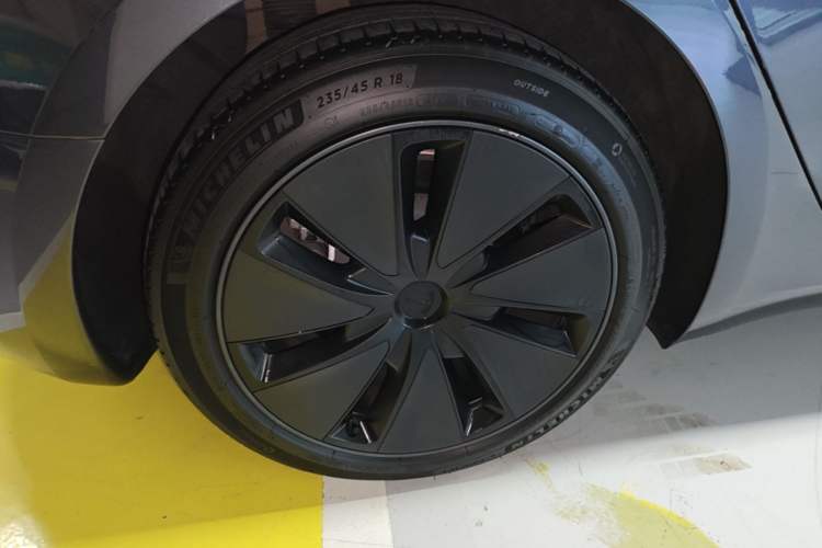 Used Tesla Model 3 2023 Rear-Wheel-Drive Version Right Rear Wheel Hub