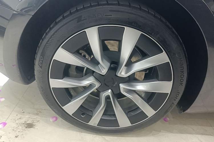 Used Tesla Model 3 2023 Long-Range All-Wheel-Drive Version Right Rear Wheel Hub
