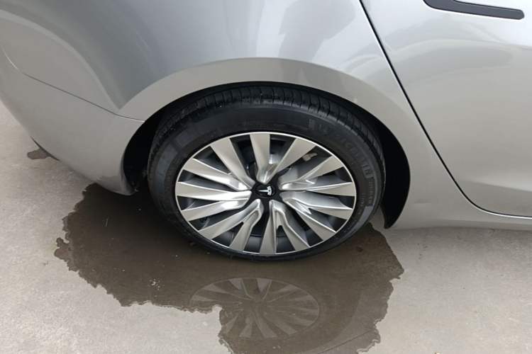 Used Tesla Model 3 2023 Rear-Wheel-Drive Version Right Rear Wheel Hub