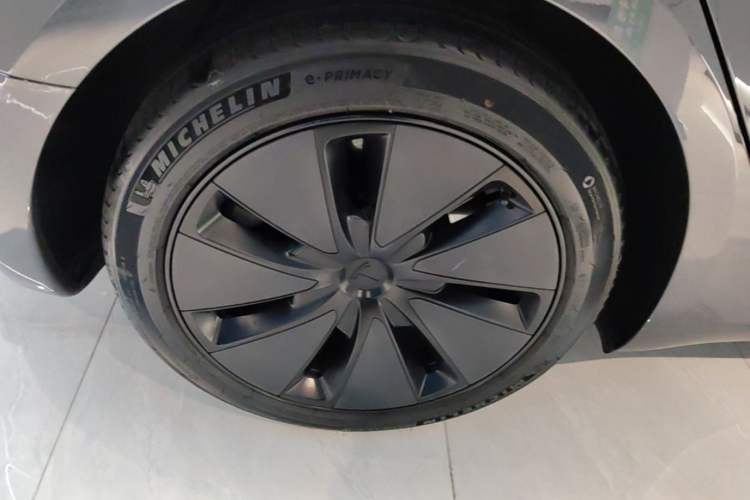 Used Tesla Model 3 2023 Rear-Wheel-Drive Version Right Rear Wheel Hub
