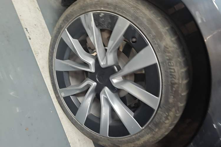 Used Tesla Model 3 2023 Rear-Wheel-Drive Version Right Rear Wheel Hub