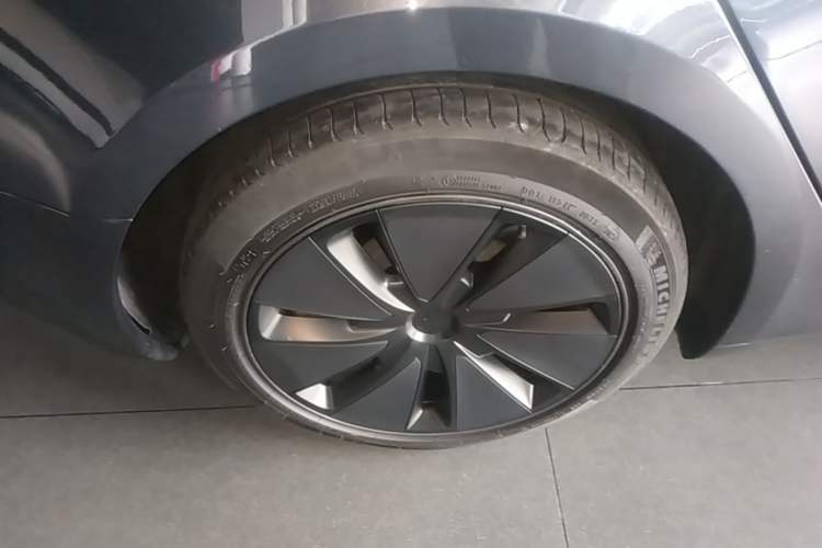 Used Tesla Model 3 2023 Long-Range All-Wheel-Drive Version Right Rear Wheel Hub