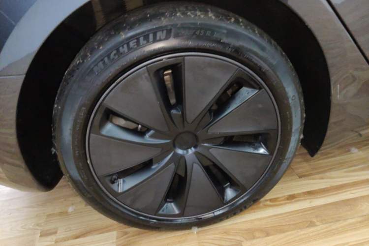 Used Tesla Model 3 2023 Rear-Wheel-Drive Version Right Rear Wheel Hub