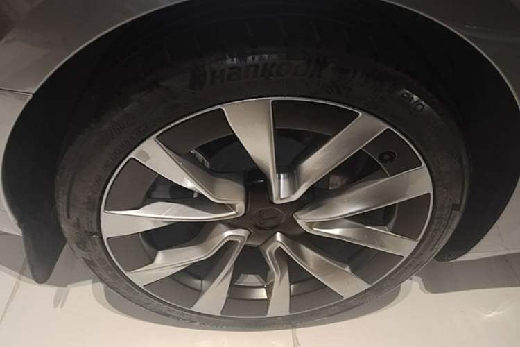 Used Tesla Model 3 2023 Rear-Wheel-Drive Version Right Rear Wheel Hub