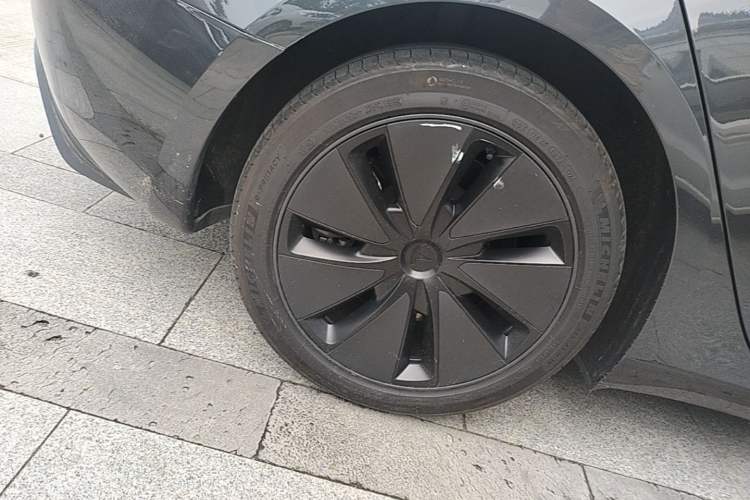 Used Tesla Model 3 2023 Rear-Wheel-Drive Version Right Rear Wheel Hub