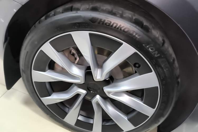 Used Tesla Model 3 2023 Rear-Wheel-Drive Version Right Rear Wheel Hub