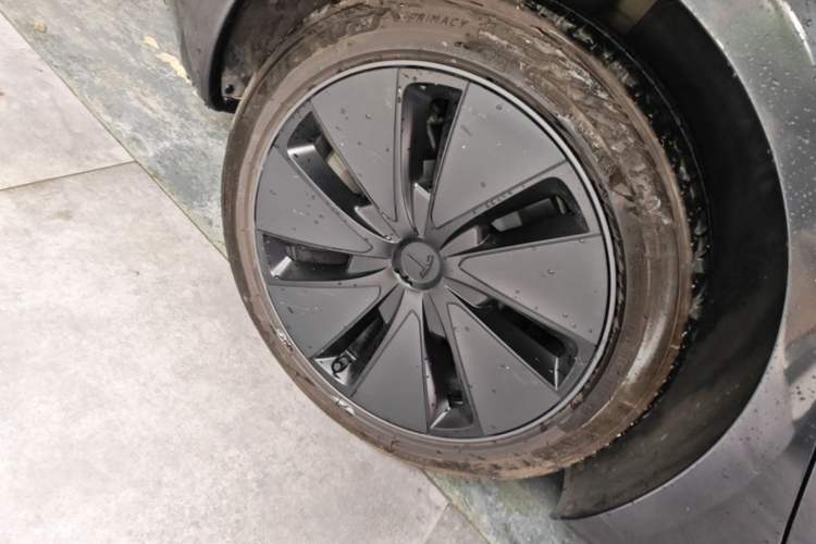 Used Tesla Model 3 2023 Rear-Wheel-Drive Version Right Rear Wheel Hub