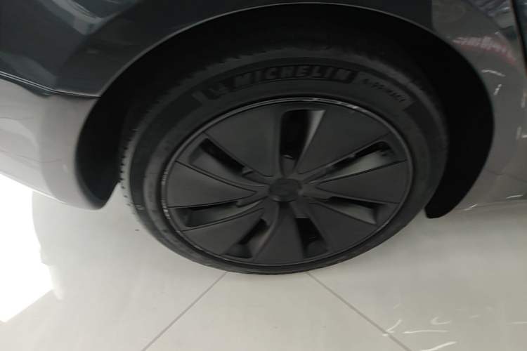 Used Tesla Model 3 2023 Rear-Wheel-Drive Version Right Rear Wheel Hub