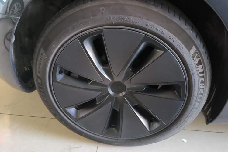 Used Tesla Model 3 2023 Rear-Wheel-Drive Version Right Rear Wheel Hub