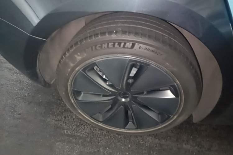 Used Tesla Model 3 2023 Long-Range All-Wheel-Drive Version Right Rear Wheel Hub