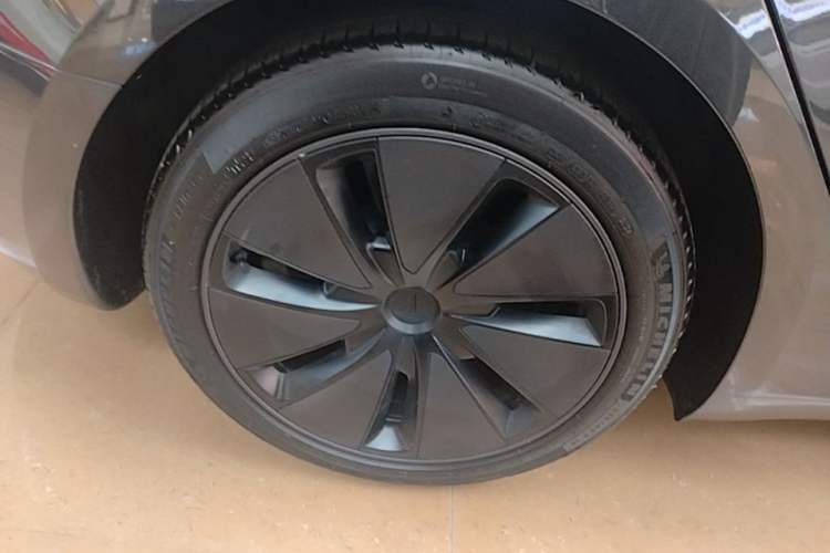 Used Tesla Model 3 2023 Rear-Wheel-Drive Version Right Rear Wheel Hub