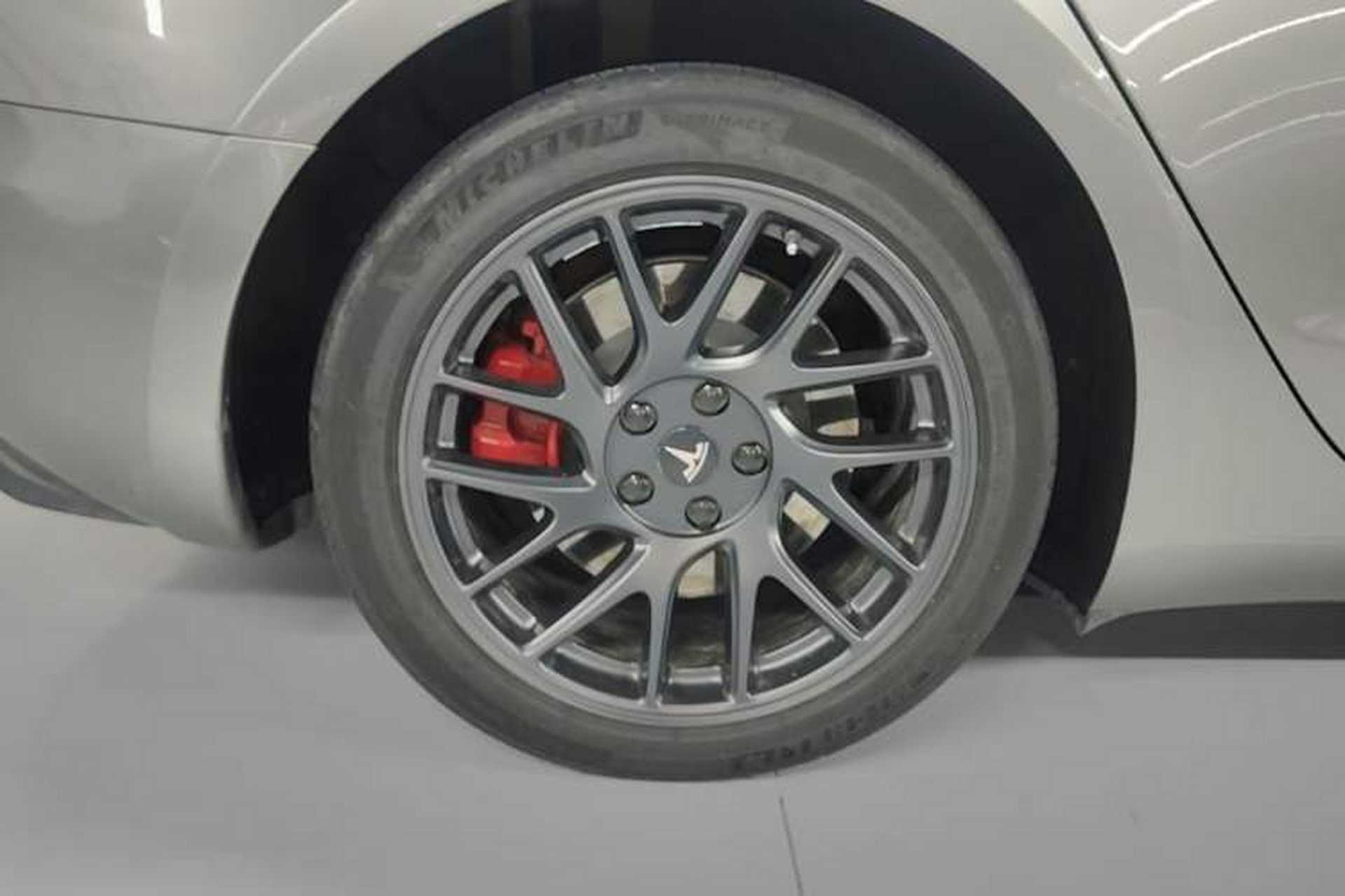 Used Tesla Model 3 2023 Long-Range All-Wheel-Drive Version Right Rear Wheel Hub