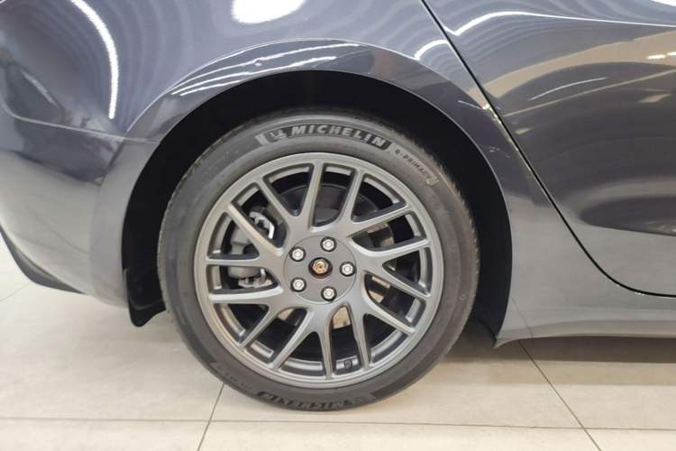 Used Tesla Model 3 2023 Long-Range All-Wheel-Drive Version Right Rear Wheel Hub
