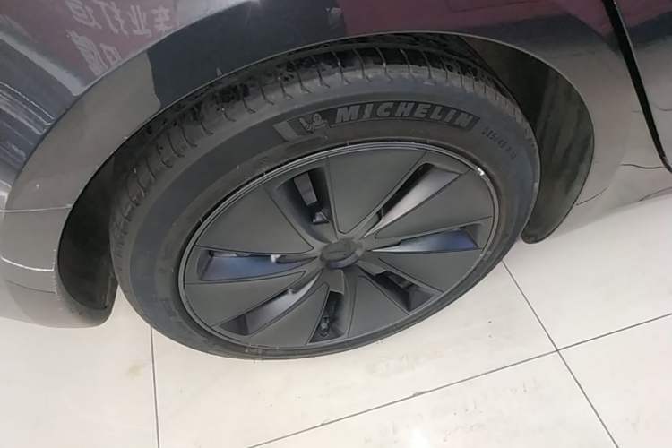 Used Tesla Model 3 2023 Rear-Wheel-Drive Version Right Rear Wheel Hub