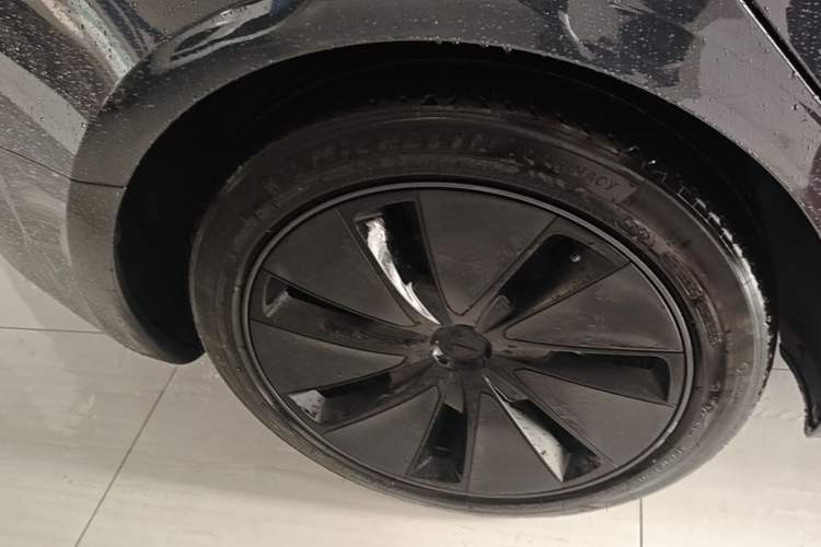 Used Tesla Model 3 2023 Rear-Wheel-Drive Version Right Rear Wheel Hub