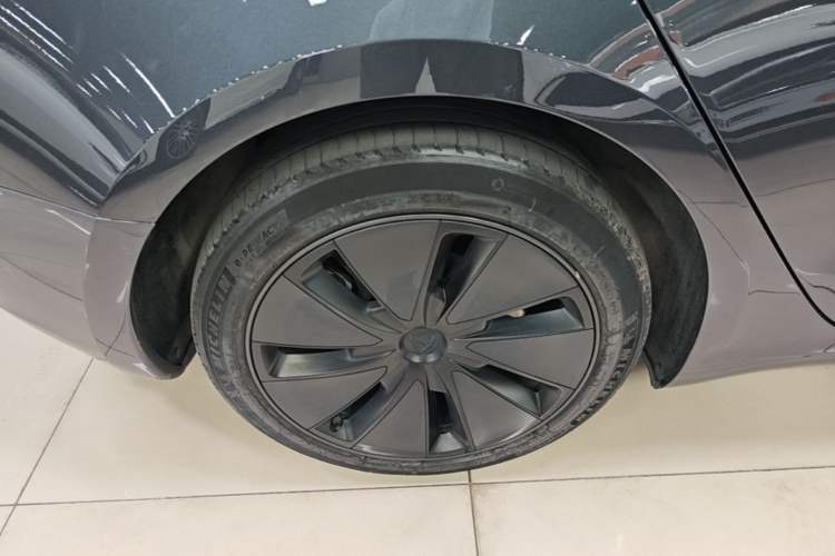 Used Tesla Model 3 2023 Long-Range All-Wheel-Drive Version Right Rear Wheel Hub